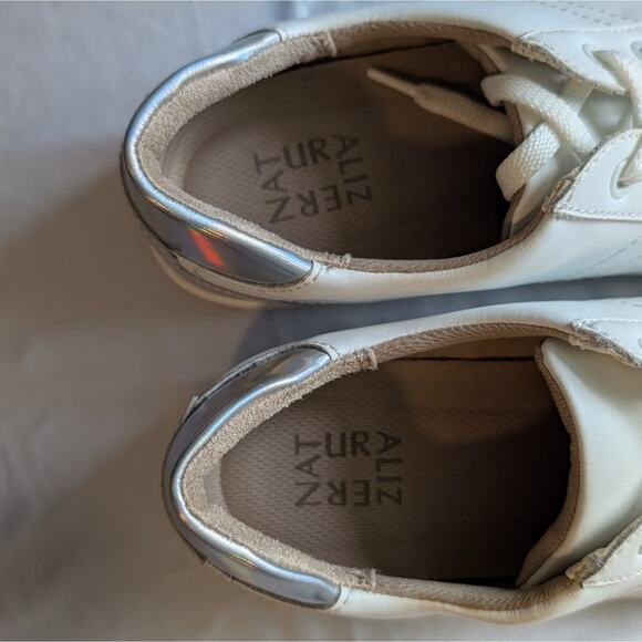 Naturalizer Morrison White Leather Sneakers With Silver Holographic Heel Size 9w - Picture 3 of 9